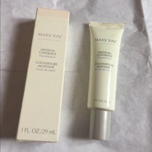 Mary Kay Medium Coverage - Ivory 202